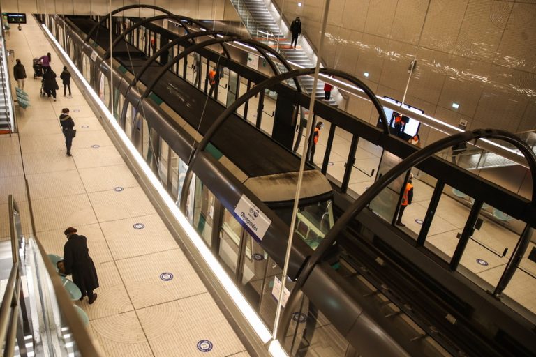 Metro-Station-in-France-Paris