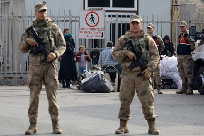 TURKISH-SOLDIERS-SYRIA-BORDERS-1200x800-696x464