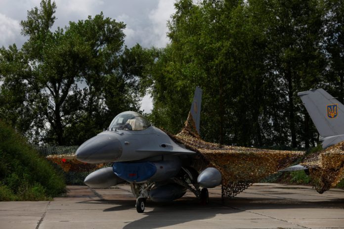 UKRAINE-F16-2-1200x800-696x464