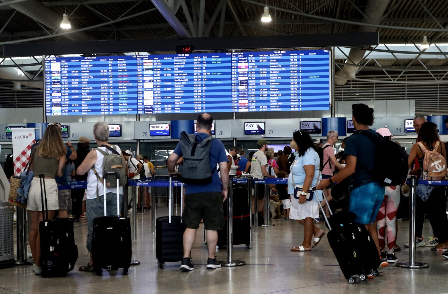 ΑΥΞΗΜΕΝΗ ΚΙΝΗΣΗ ΤΩΝ ΤΑΞΙΔΙΩΤΩΝ ΣΤΟ ΑΕΡΟΔΡΟΜΙΟ "ΕΛΕΥΘΕΡΙΟΣ ΒΕΝΙΖΕΛΟΣ".  (ΘΑΝΑΣΗΣ ΔΗΜΟΠΟΥΛΟΣ / EUROKINISSI)