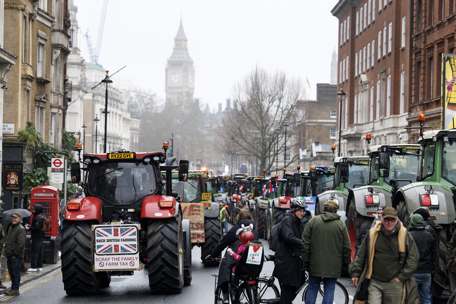 epa11886628 British farmers gridlock Whitehall with their tractors during a protest over changes to inheritance tax (IHT) rules, in London, Britain, 10 February 2025. British farmers demand a reversal of the changes to inheritance tax rules announced in the October 2024 budget by the Labour government, which will introduce new taxes on farms worth more than 1 million GBP that would apply from April 2026.  EPA/TOLGA AKMEN