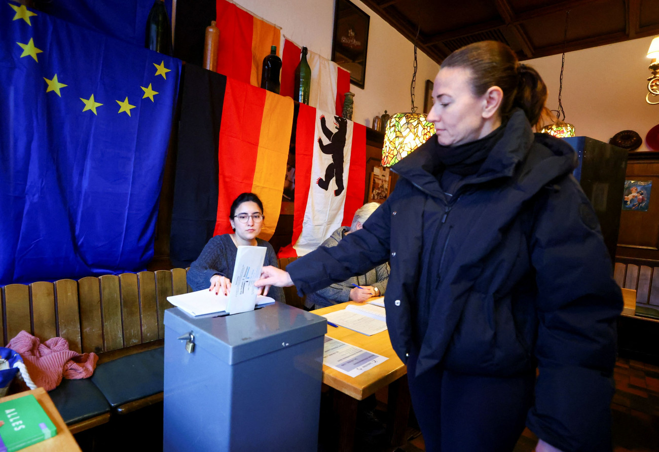 2025-02-23T073450Z_1829538957_RC260DAHELFY_RTRMADP_5_GERMANY-ELECTION