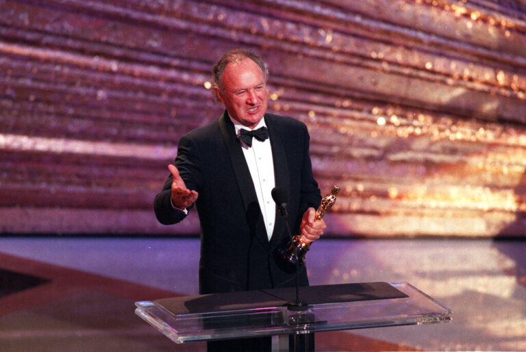 Gene Hackman accepts his best supporting Oscar for his role in "Unforgiven" at the 65th annual Academy Awards in Los Angeles, Ca., Monday, March 29, 1993.  (AP Photo/Bob Galbraith)