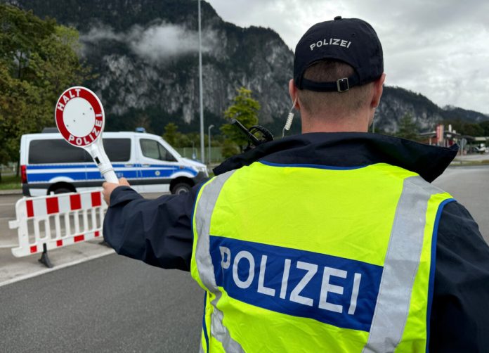 MIGRATION-EUROPE-GERMANY-AUSTRIA-BORDER_1-1200x866-696x502