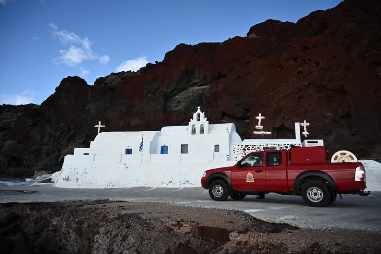 Santorini-volcano-and-earthquakes