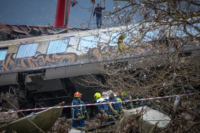 Σιδηροδρομικό δυστύχημα στα Τέμπη έξω από την Λάρισα, σύγκρουση εμπορικής και επιβατικής αμαξοστοιχίας, Τετάρτη 1 Μαρτίου 2023  (ΛΕΩΝΙΔΑΣ ΤΖΕΚΑΣ /EUROKINISSI)