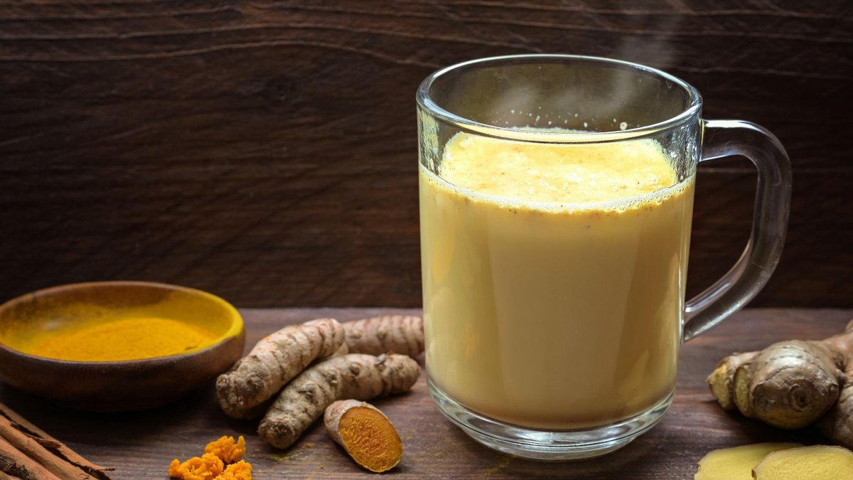 c5430dbd-bigstock-Golden-Milk-With-Turmeric-Gin-448323787-1