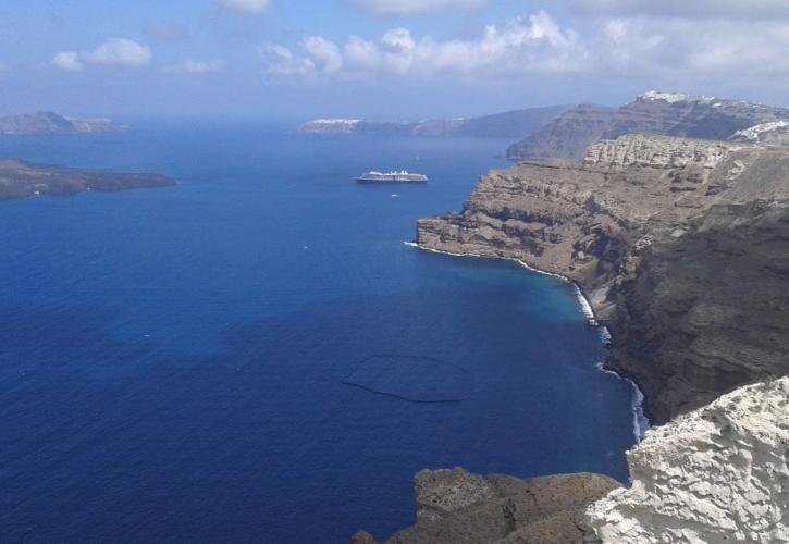 santorini_caldera_floating_barrier